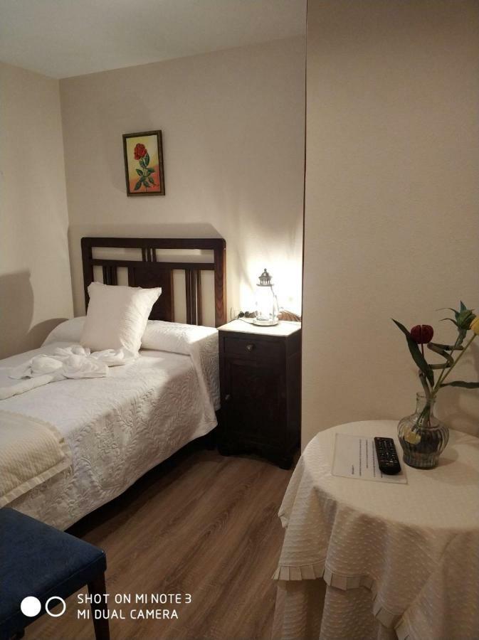 Pension Pura Cuntis Extérieur photo
